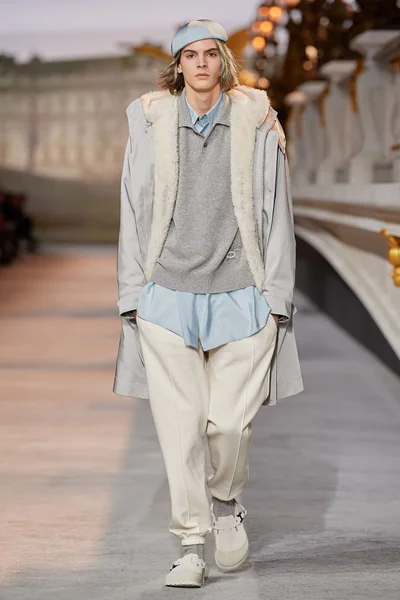 Look 28